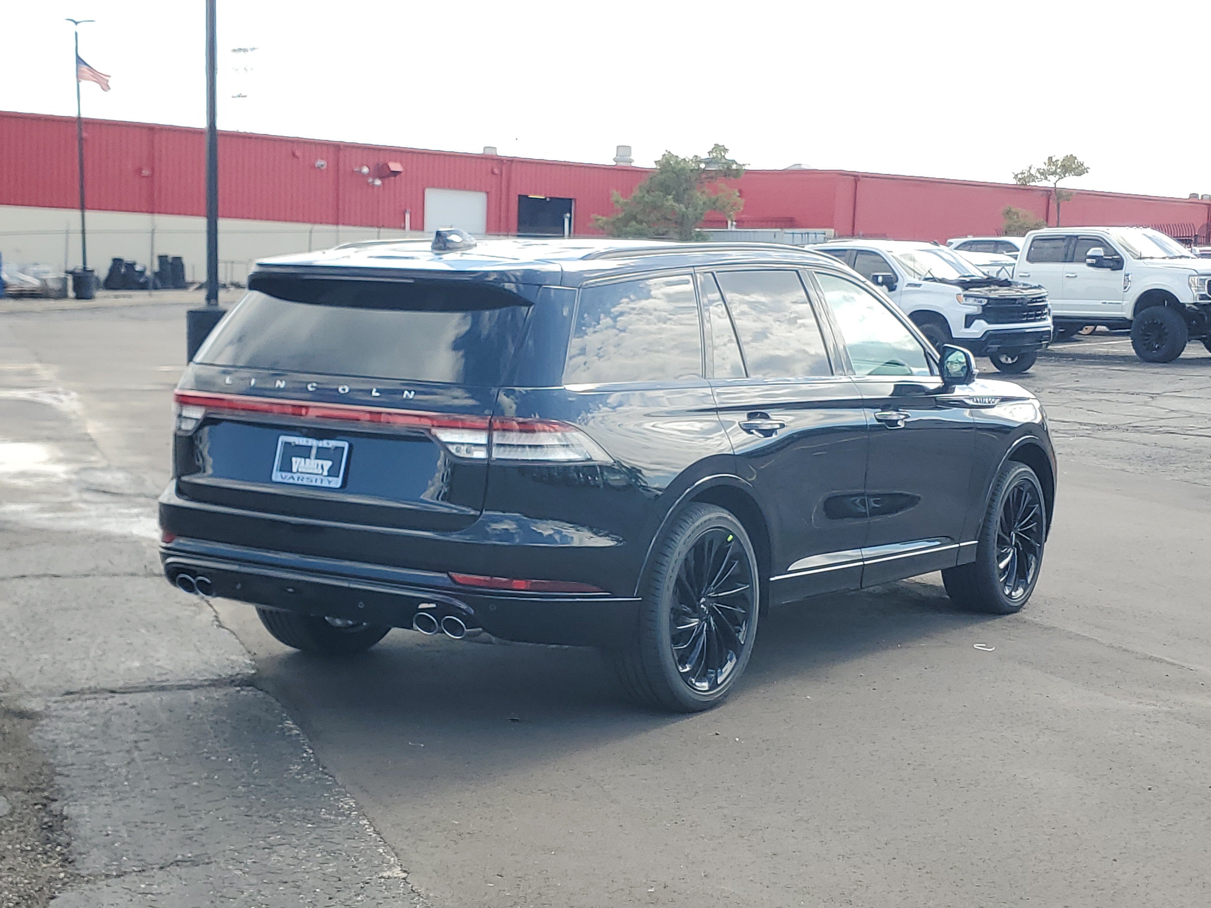 New 2027 Lincoln Aviator Reserve AWD/4WD image 4