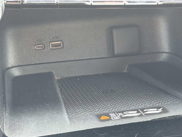Used 2025 Chevrolet Traverse LT image 25
