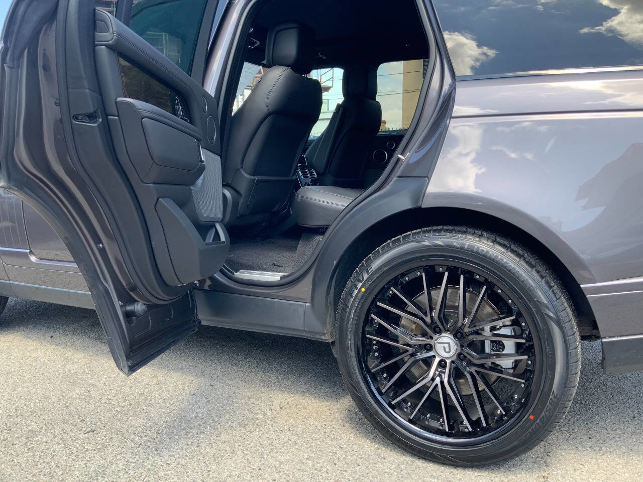 Used 2020 Land Rover Range Rover HSE AWD/4WD image 12