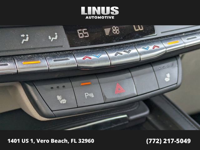 Used 2023 Cadillac XT4 Luxury w/ Cold Weather Package image 30