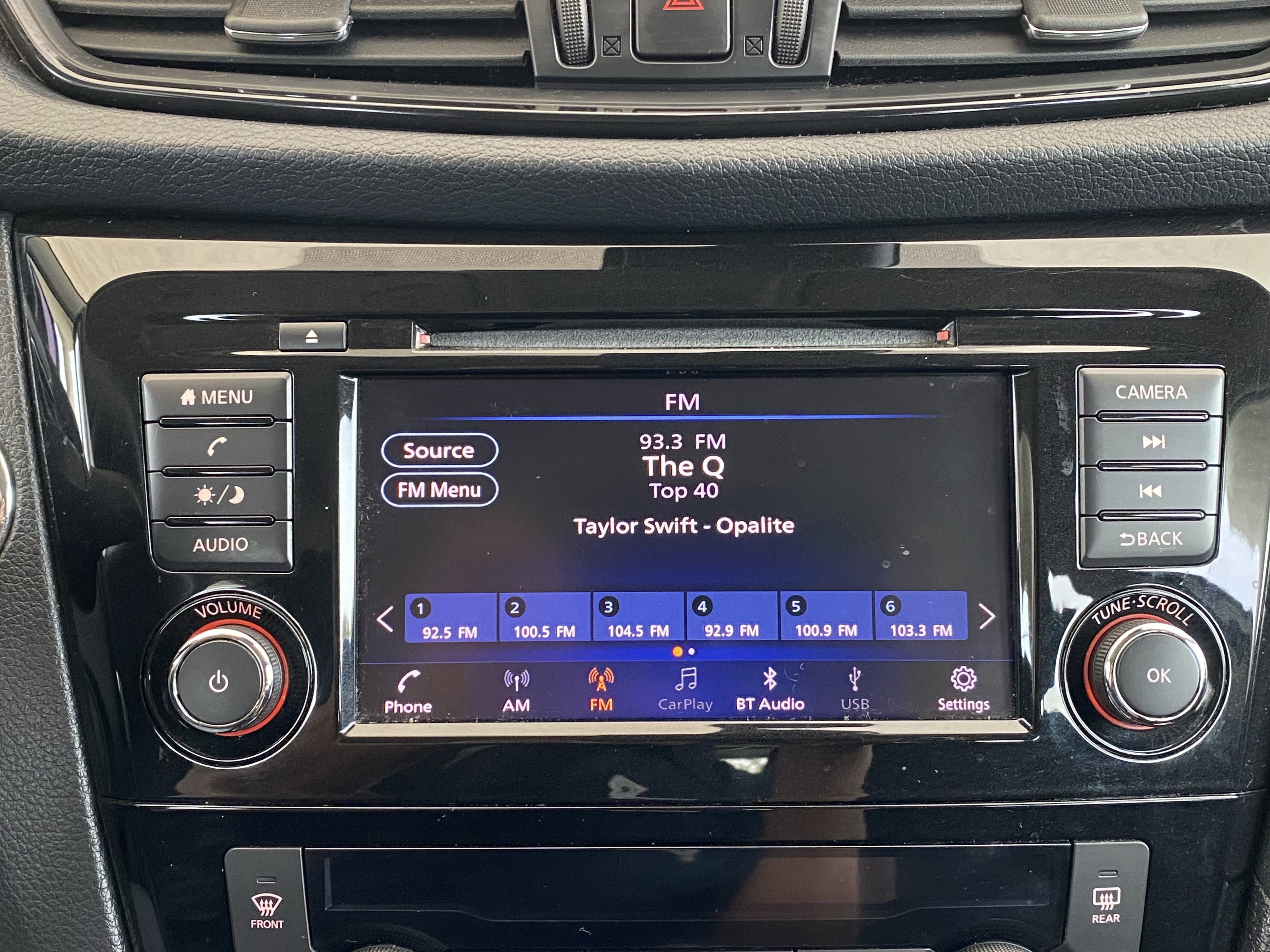 Used 2020 Nissan Rogue SV FWD image 3