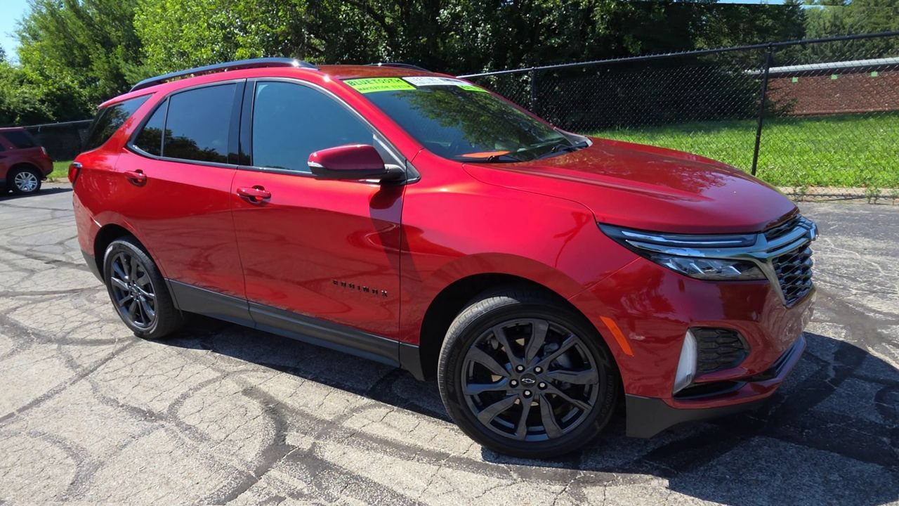 Used 2022 Chevrolet Equinox RS w/ Infotainment Package FWD image 2