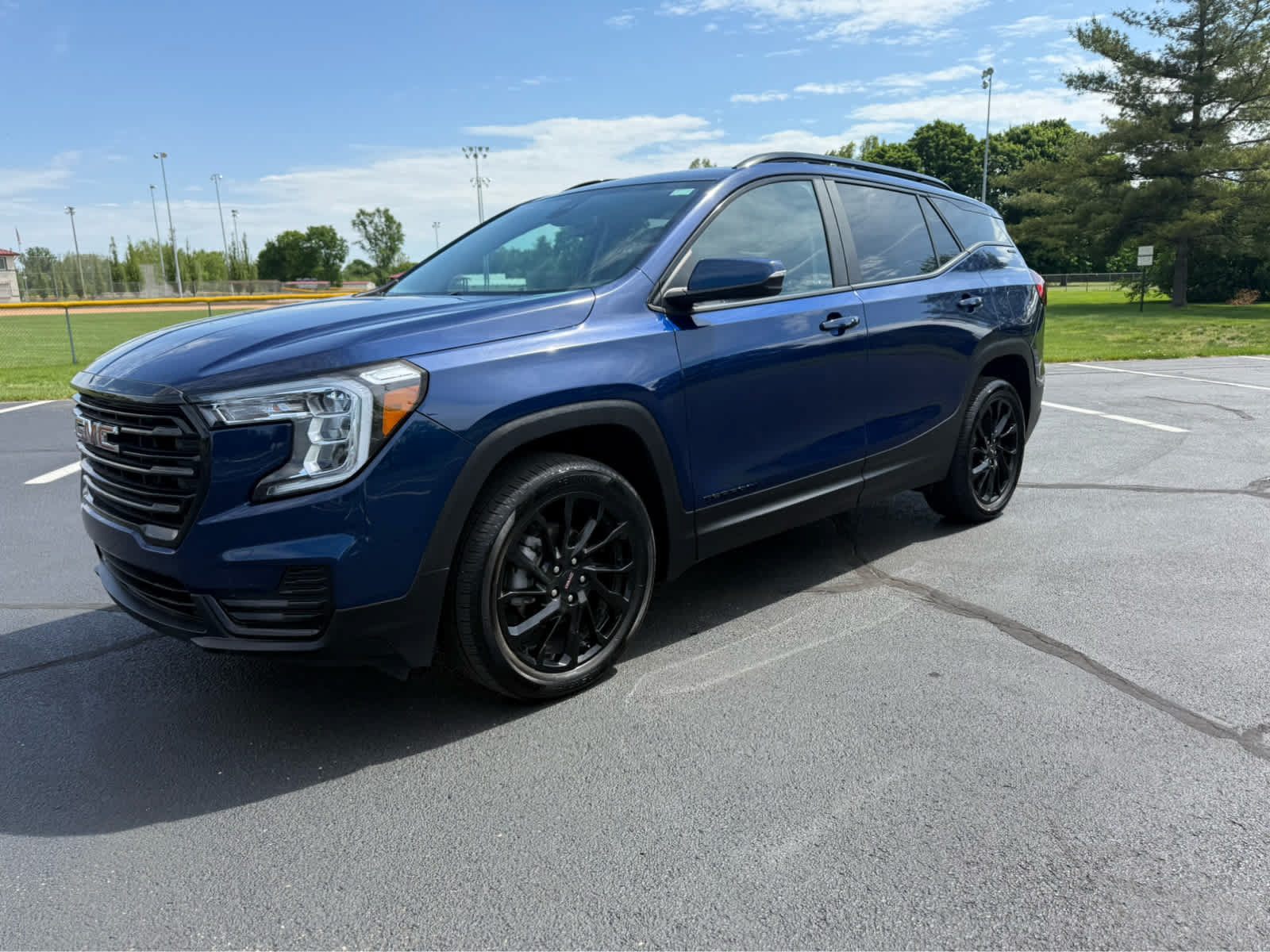 Used 2023 GMC Terrain SLE w/ Elevation Edition AWD/4WD image 2