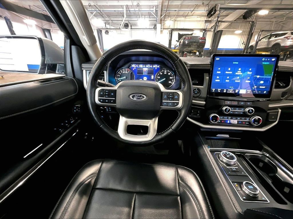 Used 2024 Ford Expedition XLT AWD/4WD image 18