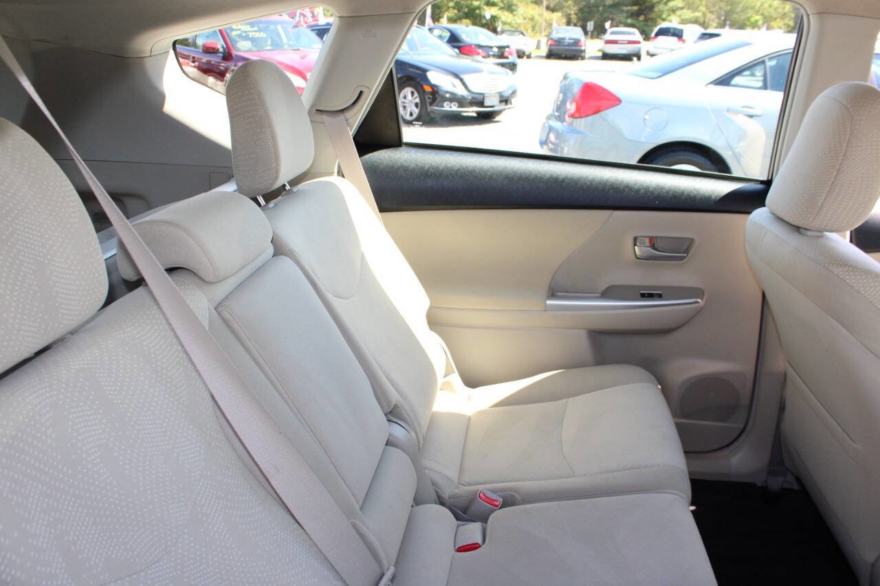 Used 2014 Toyota Prius V Three image 18