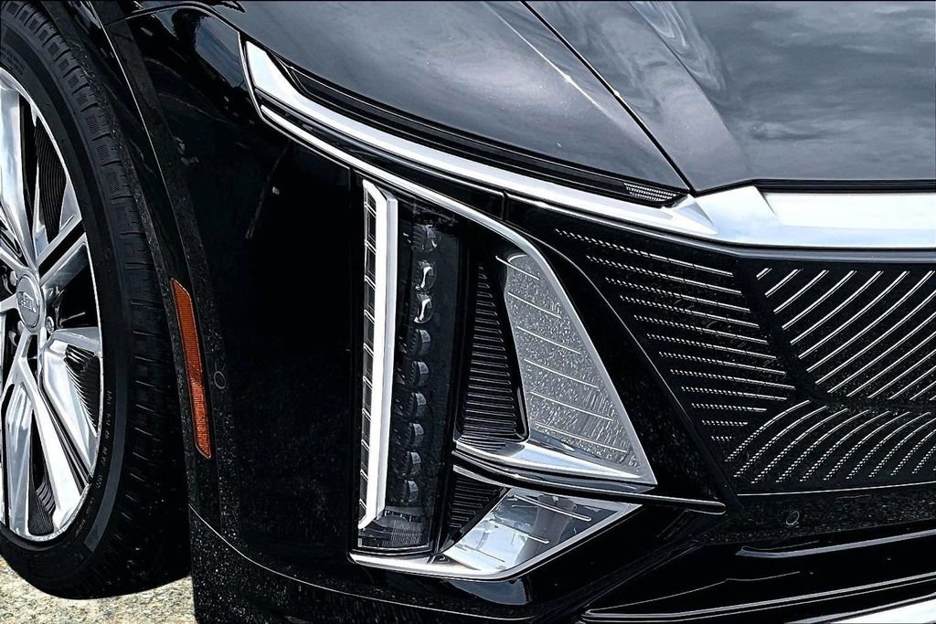 Used 2024 Cadillac Lyriq Luxury w/ Nappa Leather Package RWD image 31