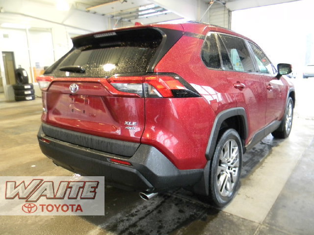 Used 2020 Toyota RAV4 XLE Premium AWD/4WD image 2