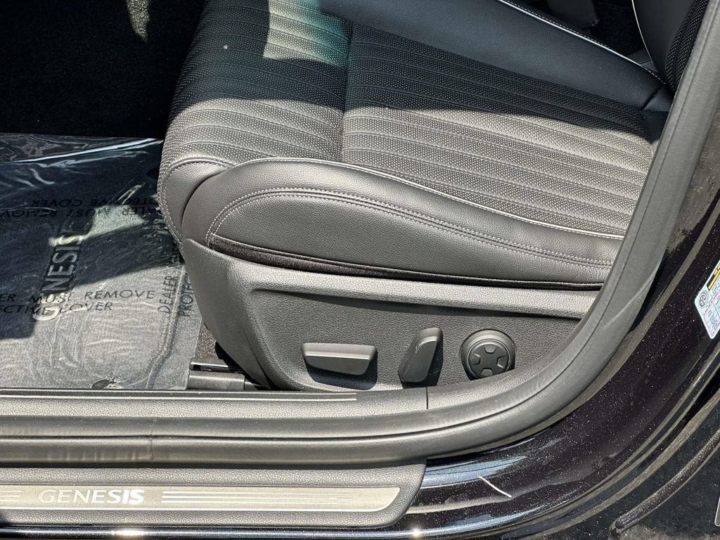 Used 2023 Genesis G70 3.3T AWD/4WD image 16