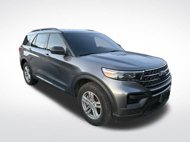 Used 2022 Ford Explorer XLT image 3