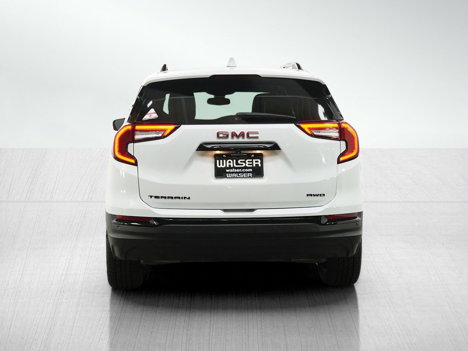 Used 2024 GMC Terrain SLT w/ Elevation Edition image 4