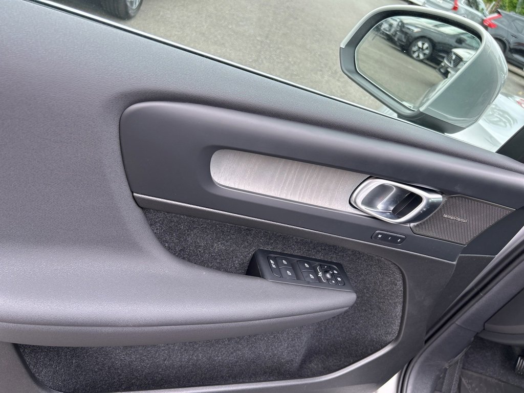 New 2025 Volvo XC40 B5 Ultra w/ Protection Package Premier image 3