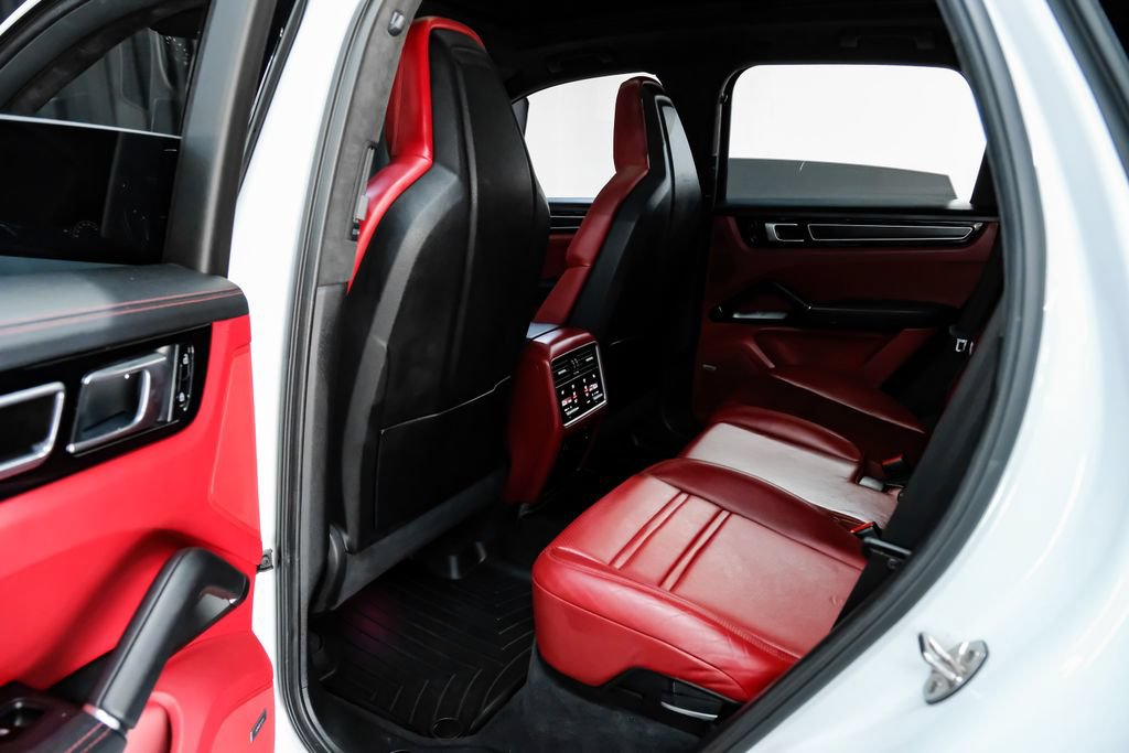 Used 2021 Porsche Cayenne GTS w/ Sport Chrono Package (8LH) AWD/4WD image 59