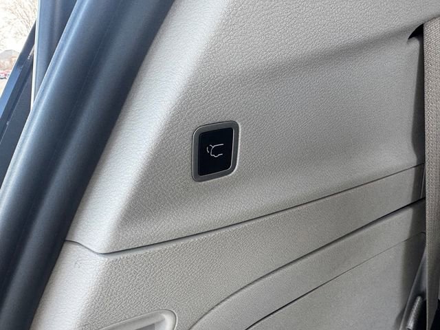 Certified 2024 Chrysler Pacifica Select image 18