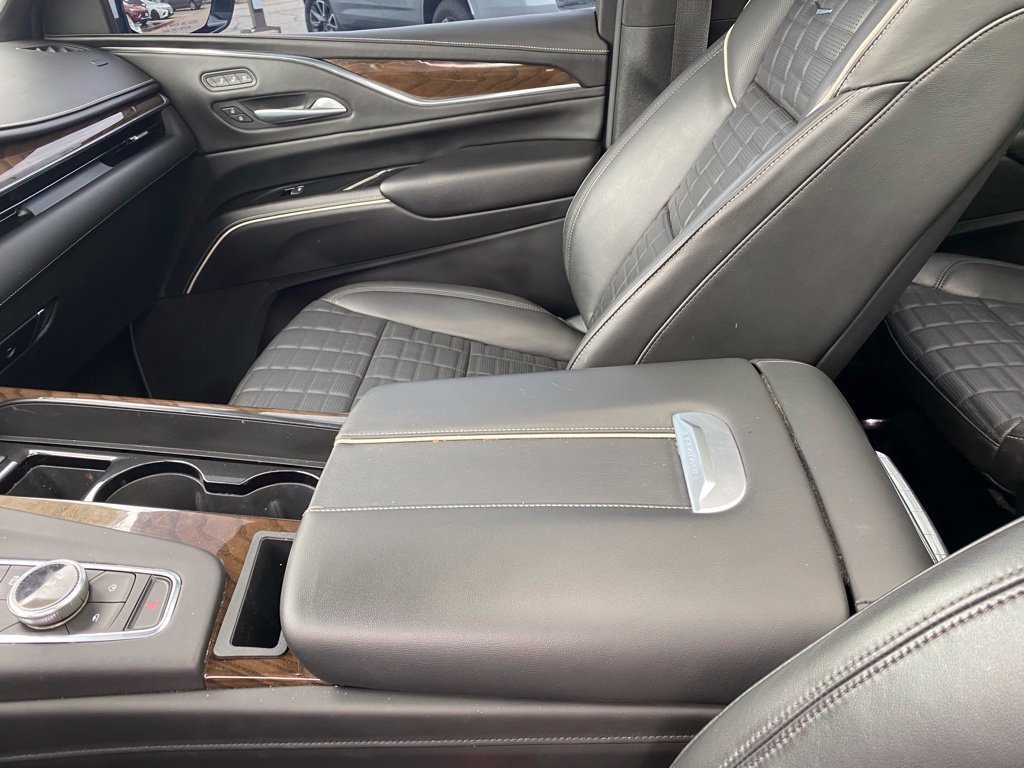 Used 2024 Cadillac Escalade Sport Platinum w/ LPO, ONYX Package AWD/4WD image 24
