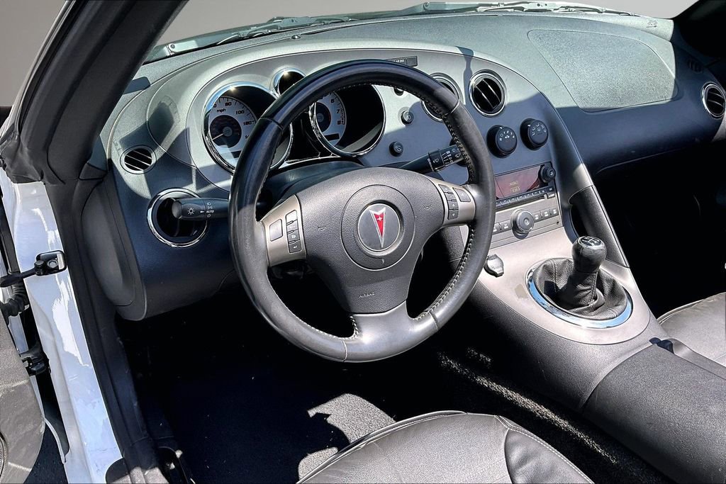 Used 2006 Pontiac Solstice Convertible w/ Premium Package RWD image 14