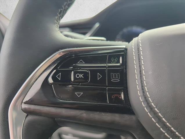Used 2023 Jeep Grand Cherokee Overland image 12