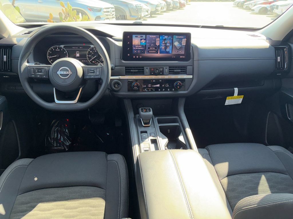 Used 2026 Nissan Pathfinder S FWD image 17