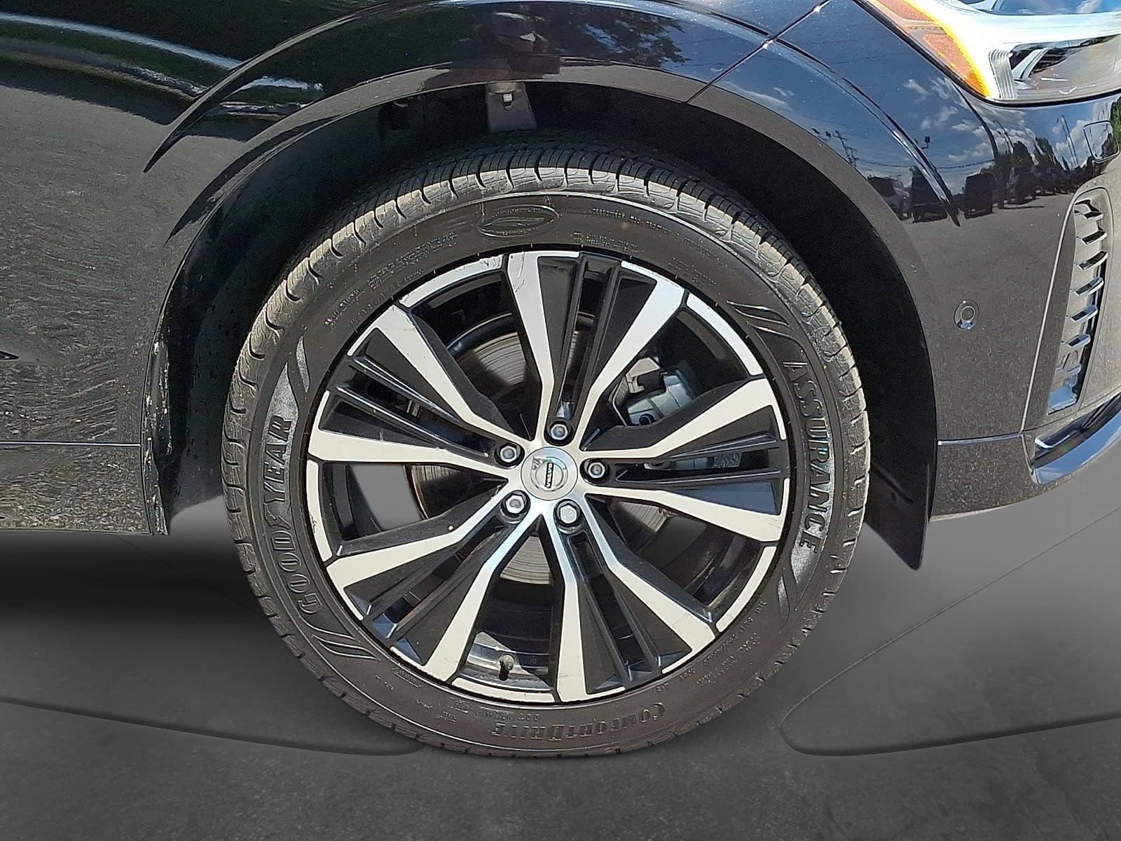 Used 2024 Volvo XC60 B5 Ultimate w/ Protection Package Premier AWD/4WD image 8