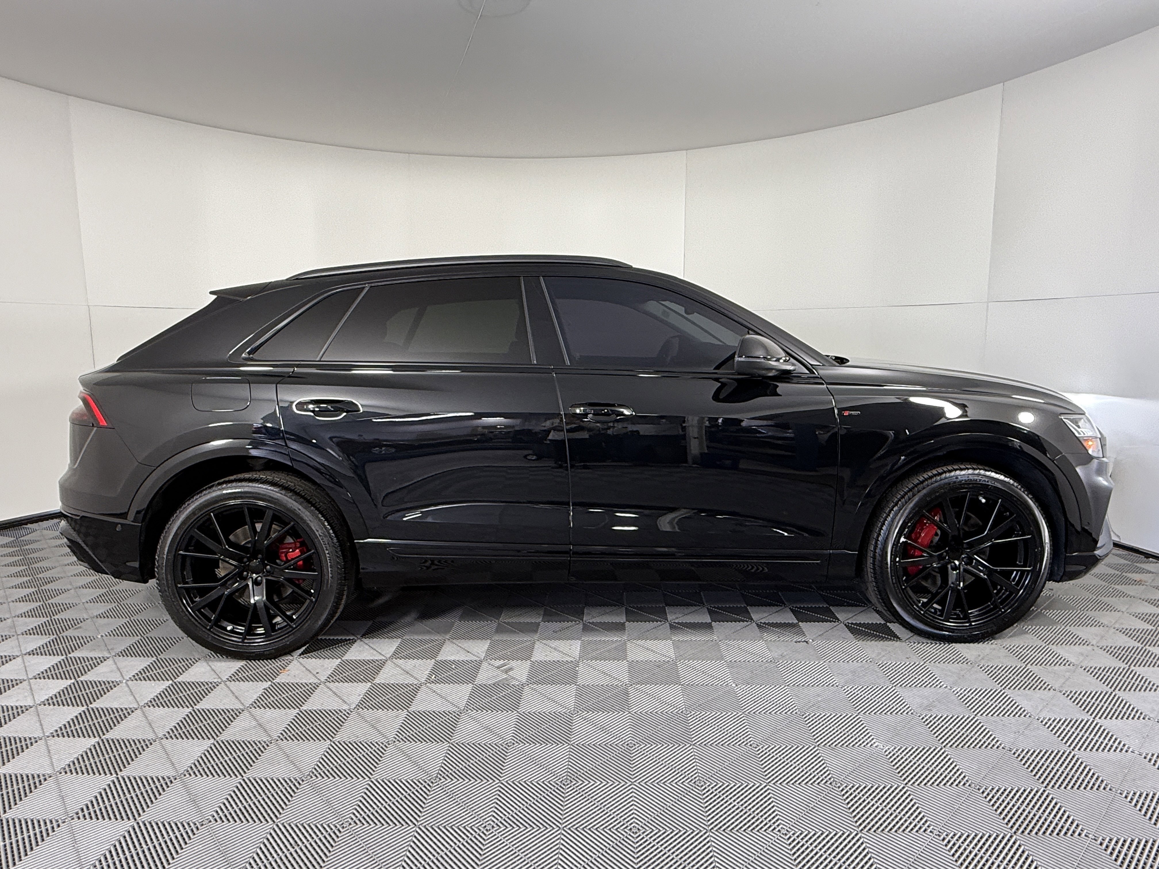 Used 2023 Audi Q8 Premium Plus image 2