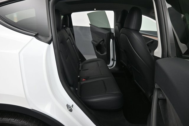 Used 2025 Tesla Model Y Long Range RWD image 21