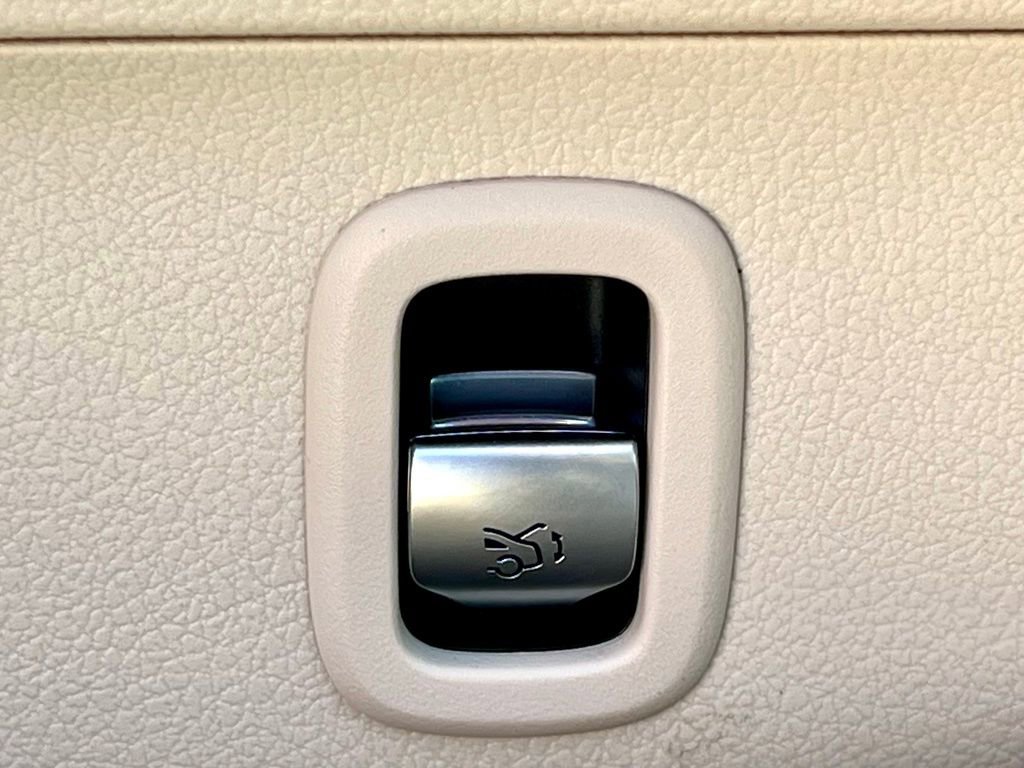 Certified 2022 Mercedes-Benz C 300 4MATIC Sedan image 25