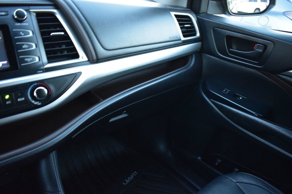 Used 2014 Toyota Highlander LE FWD image 37