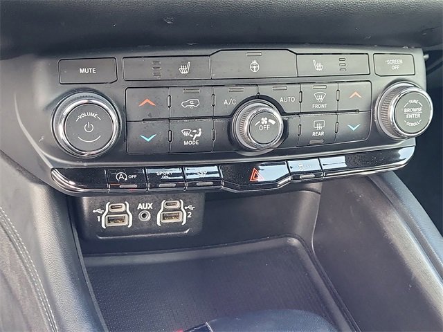 Used 2023 Dodge Durango SXT image 13