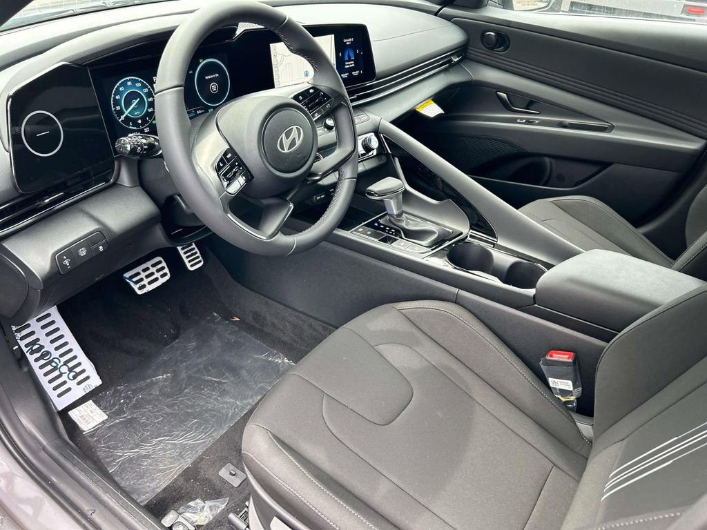 New 2025 Hyundai Elantra SEL FWD image 12