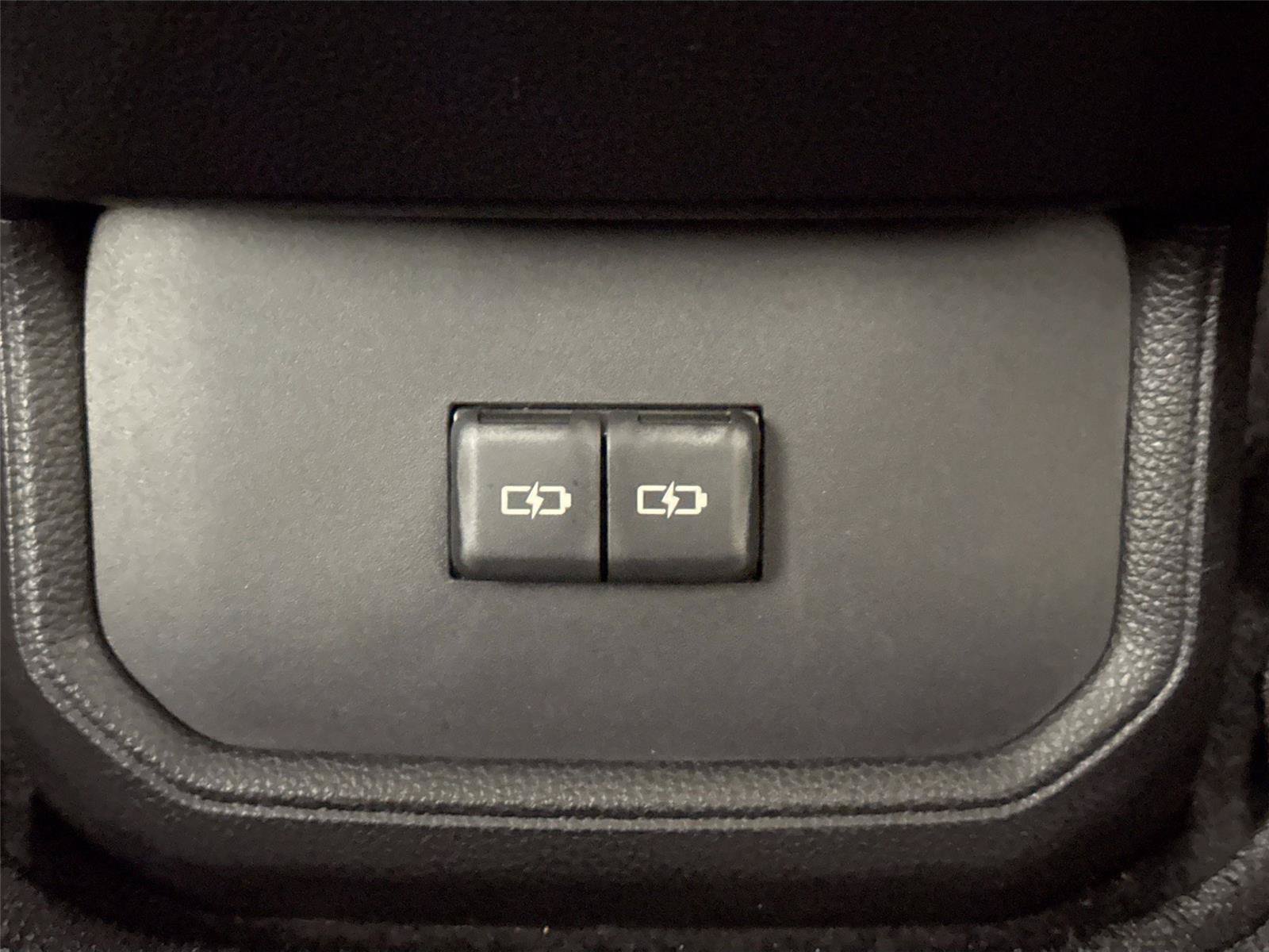 Used 2023 Toyota Highlander LE FWD image 33