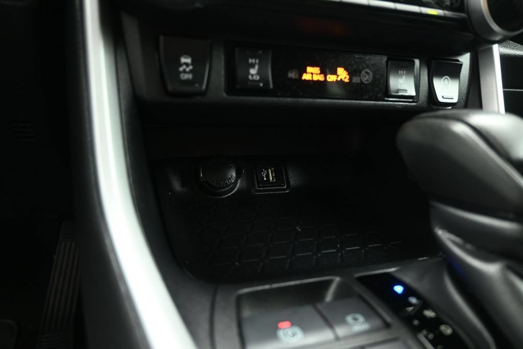 Used 2024 Toyota RAV4 XLE w/ Convenience Package FWD image 16