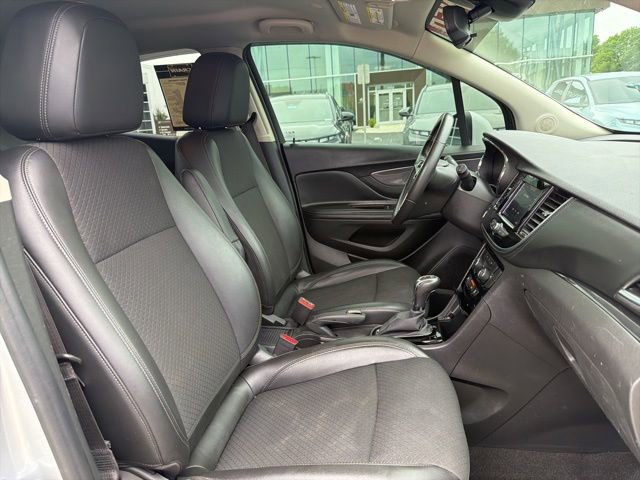 Used 2022 Buick Encore Preferred w/ Safety Package FWD image 33