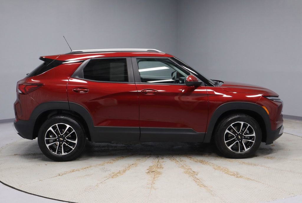 Used 2025 Chevrolet TrailBlazer LT FWD image 11