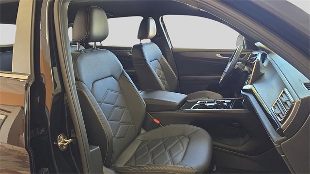 Used 2024 Volkswagen Atlas Cross Sport SE image 14