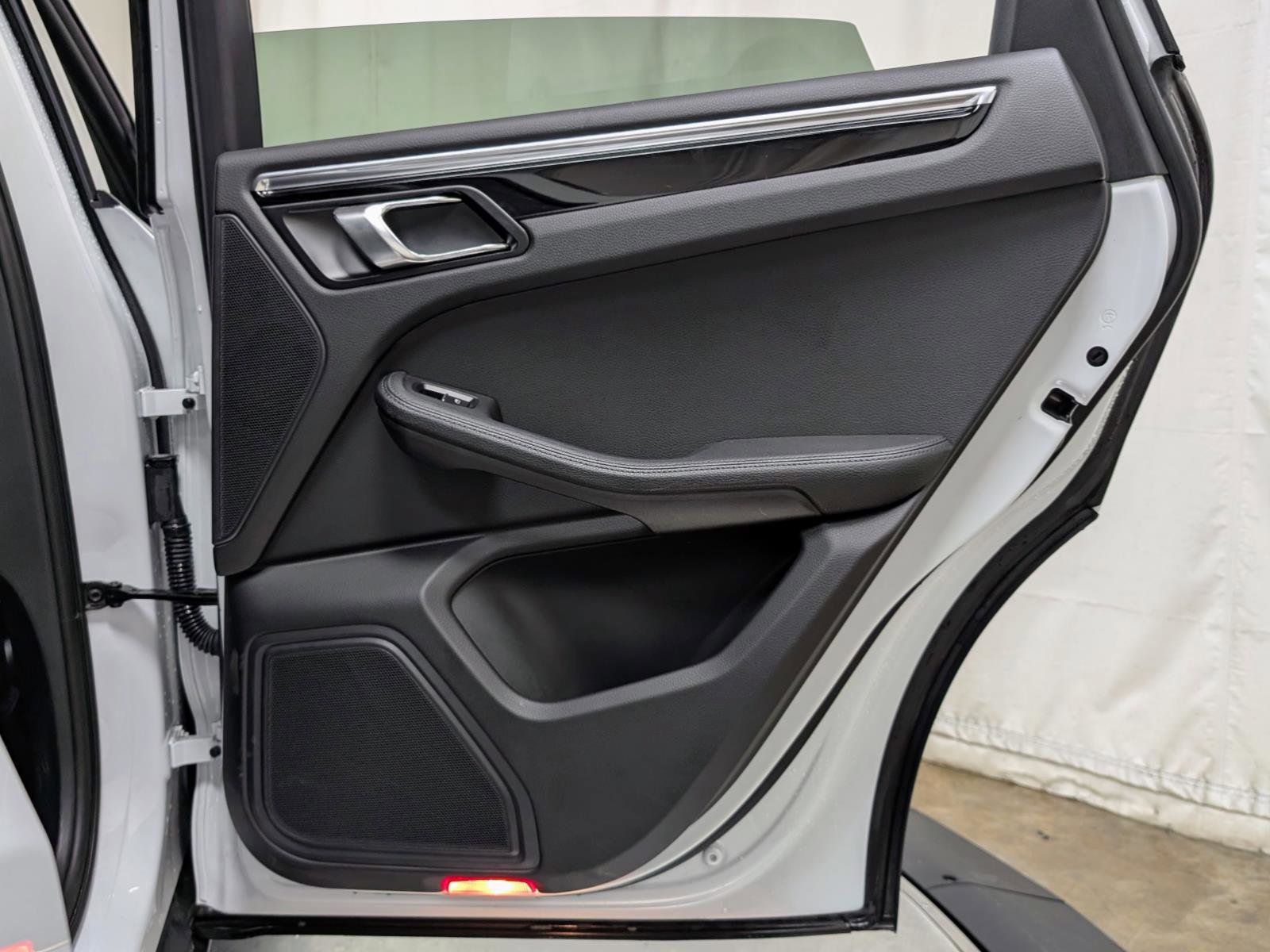 Used 2025 Porsche Macan image 22