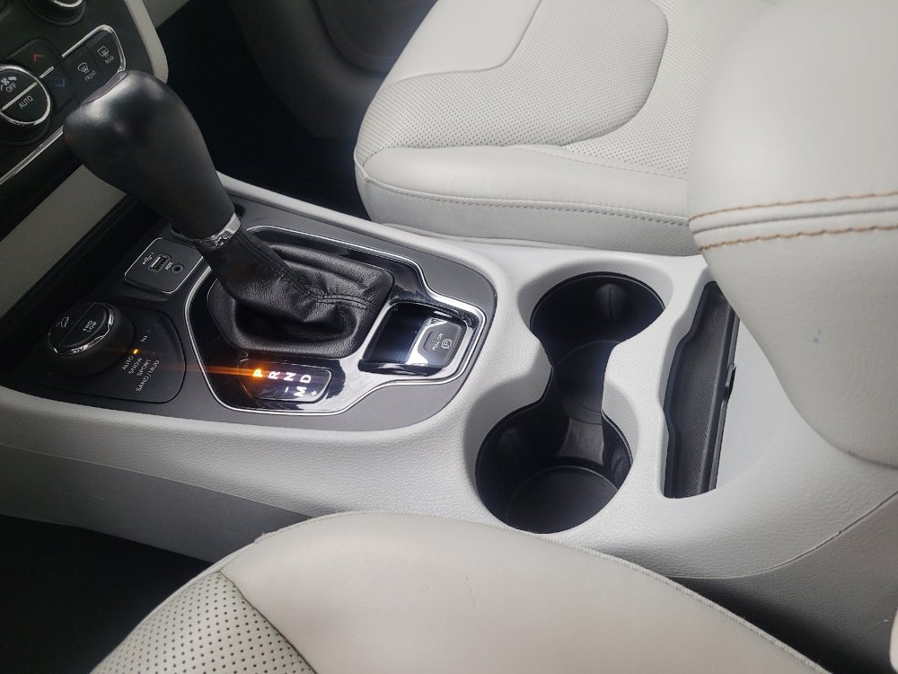 Used 2019 Jeep Cherokee Overland w/ Technology Group image 26