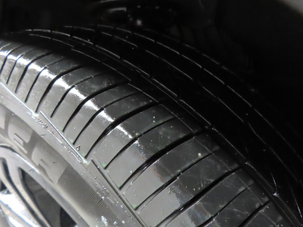 Used 2020 Ford Explorer XLT w/ Equipment Group 202A image 10