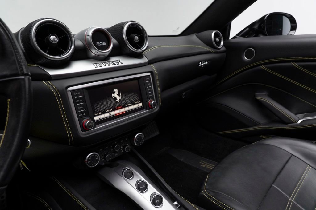 Used 2017 Ferrari California T image 24