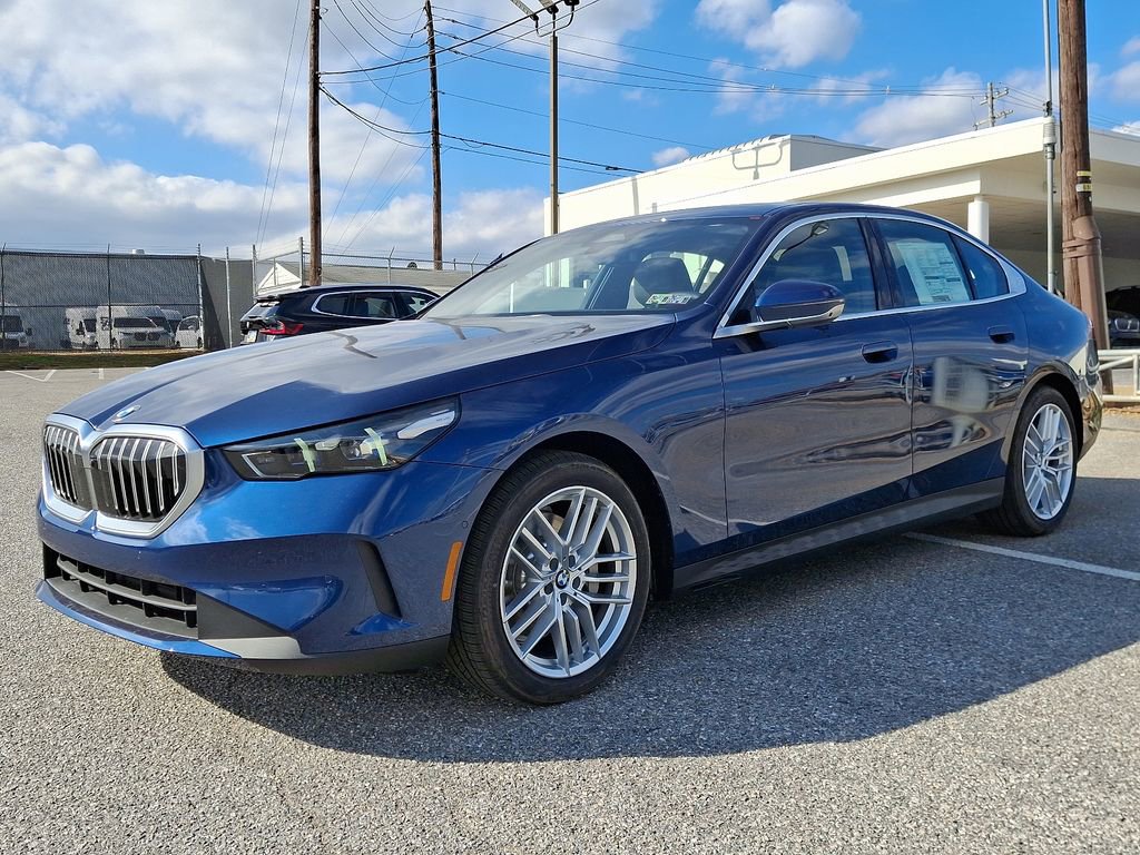Used 2025 BMW 530i xDrive w/ Premium Package image 6