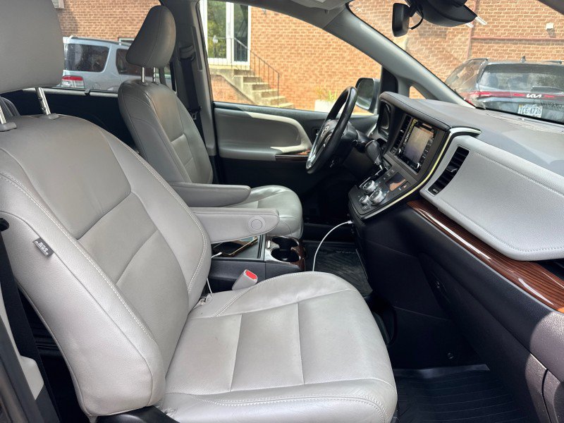 Used 2018 Toyota Sienna Limited Premium AWD/4WD image 24