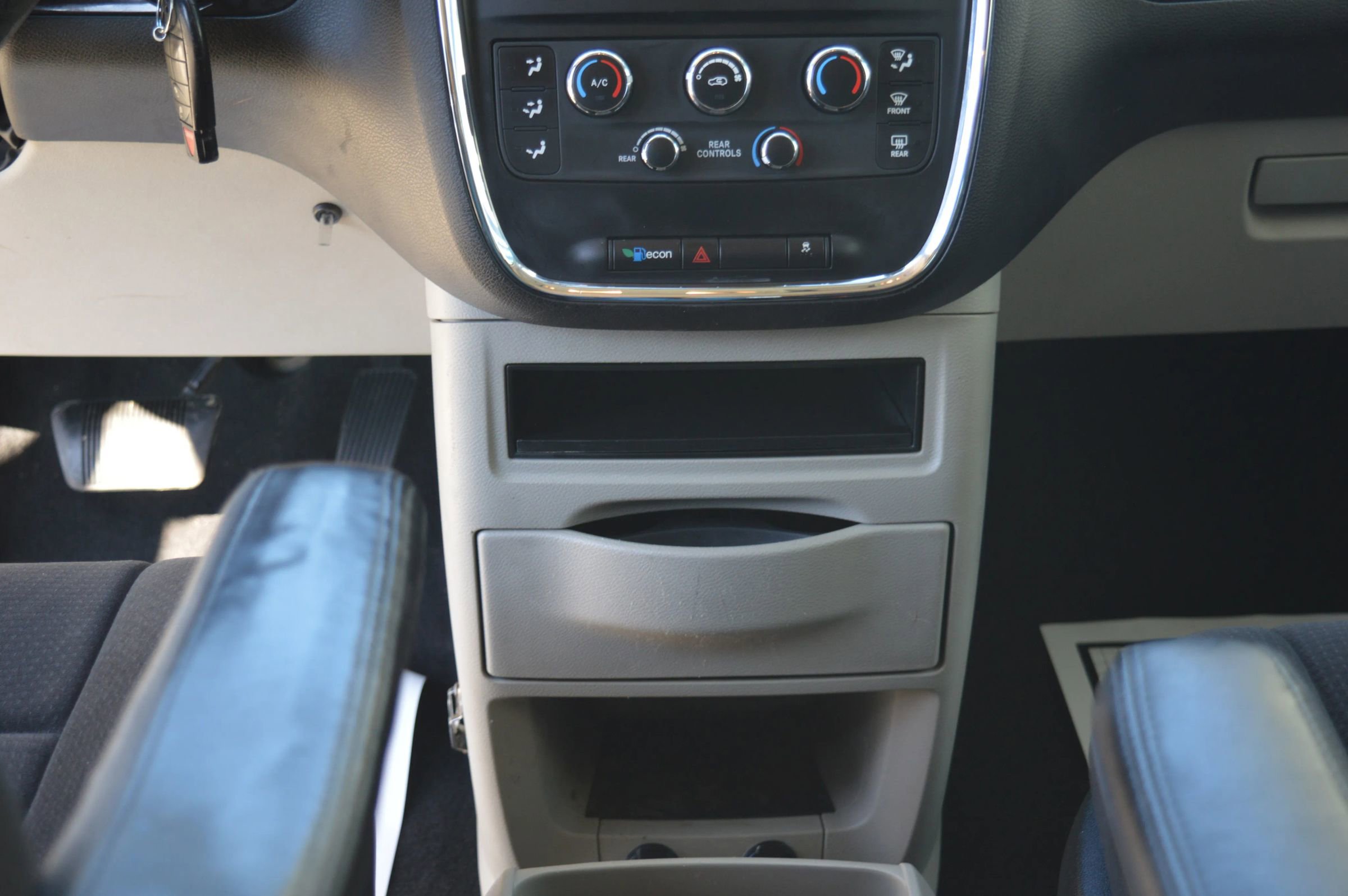 Used 2013 Dodge Grand Caravan SE image 40