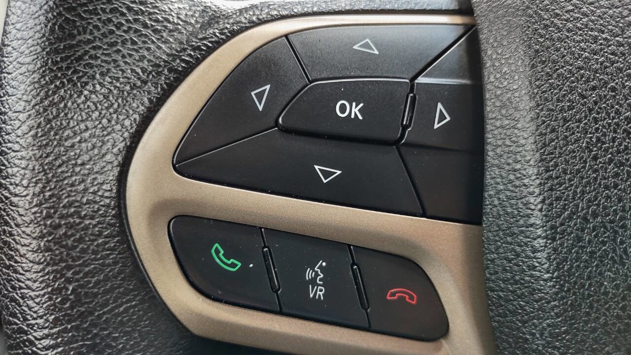 Used 2017 Jeep Cherokee Sport image 15