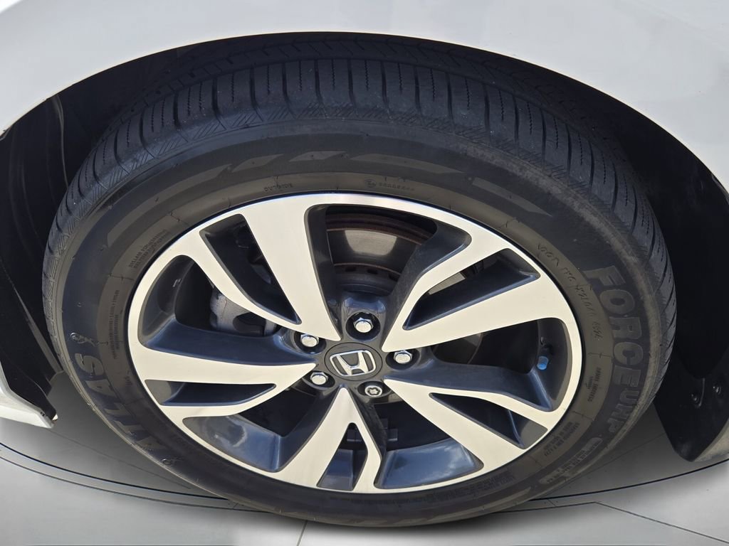 Certified 2024 Honda Odyssey Touring image 9