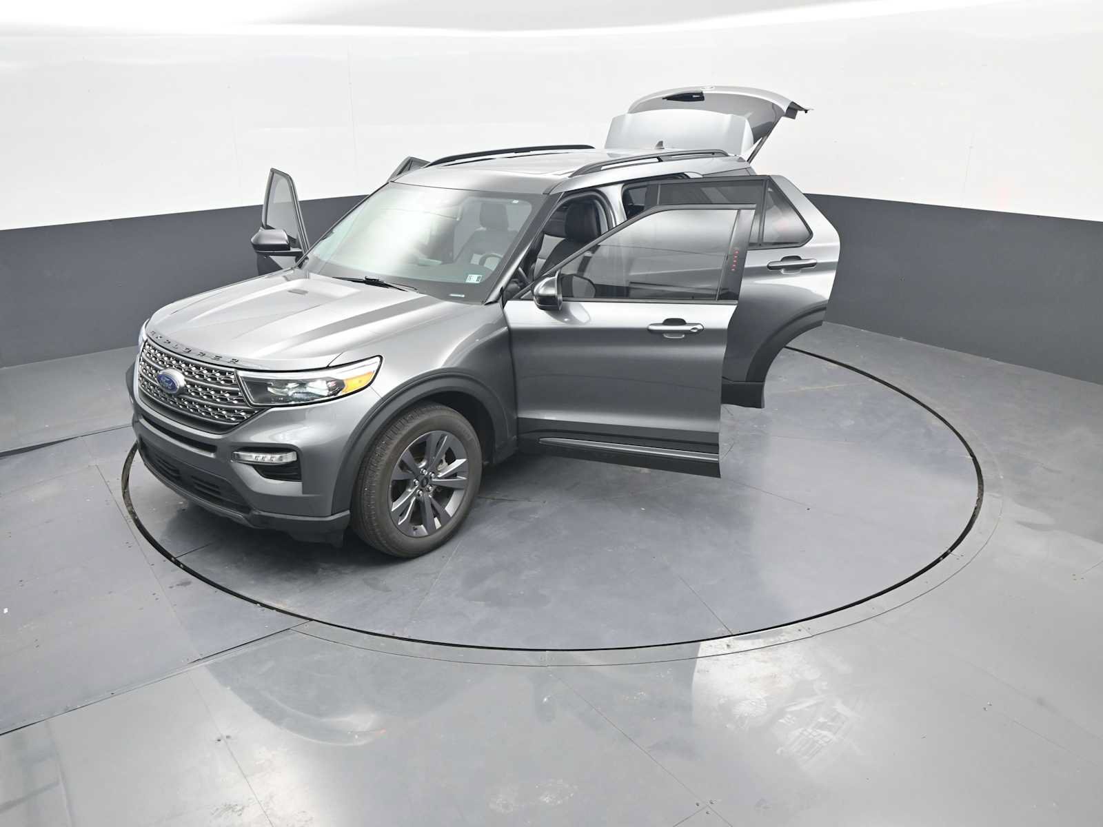 Used 2024 Ford Explorer XLT w/ Equipment Group 202A AWD/4WD image 53