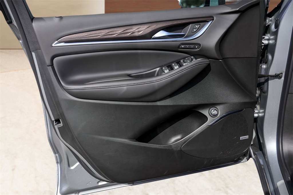 Used 2024 Buick Enclave Avenir w/ Avenir Technology Package image 24