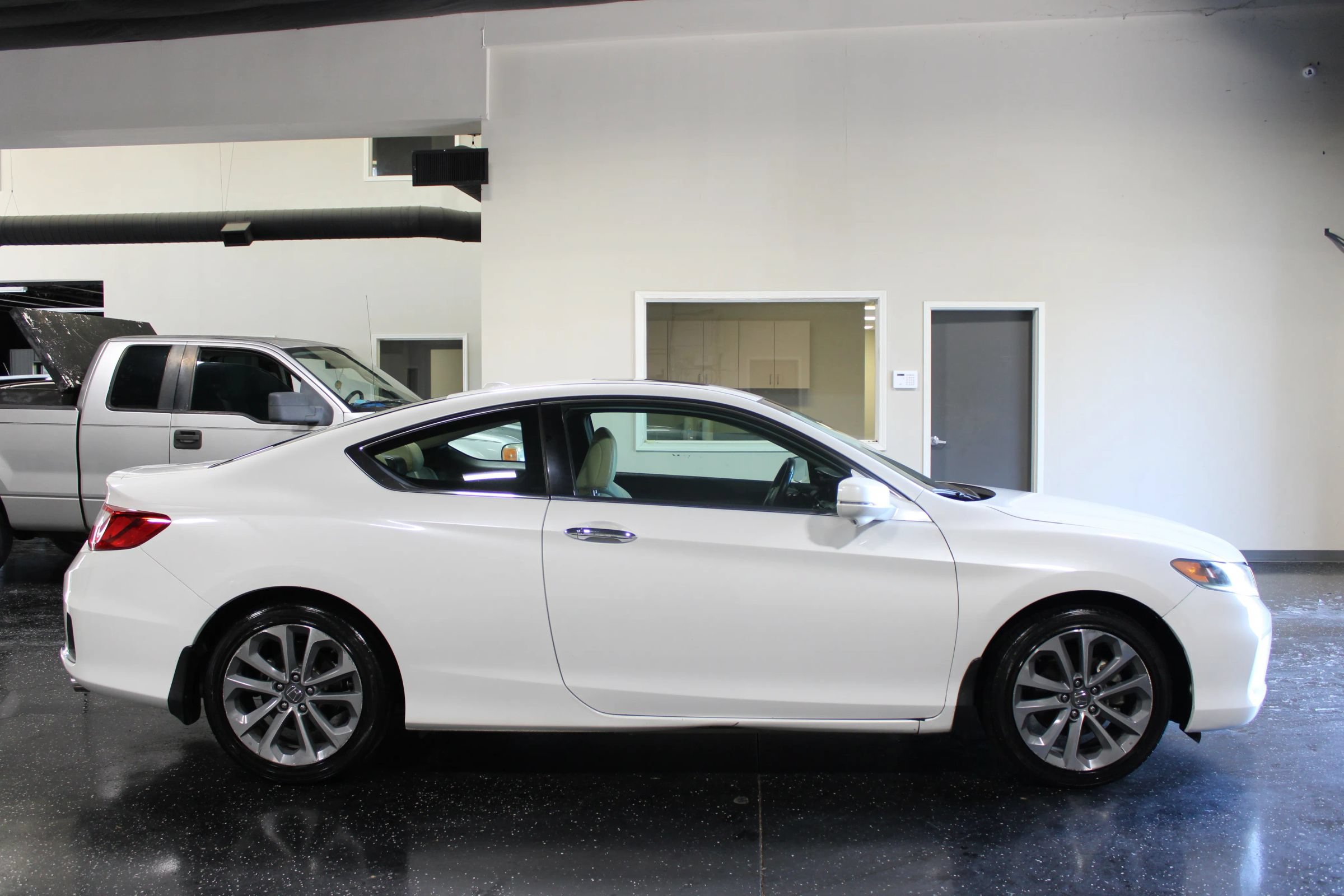 Used 2014 Honda Accord EX-L image 2