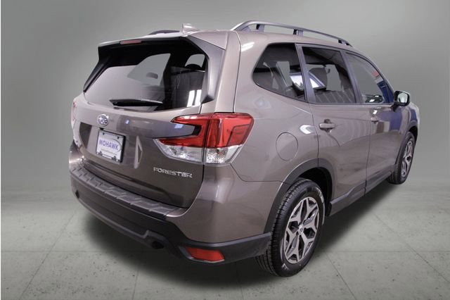Used 2023 Subaru Forester Premium image 5