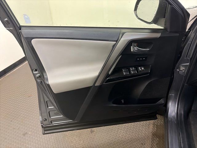 Used 2016 Toyota RAV4 Limited image 14