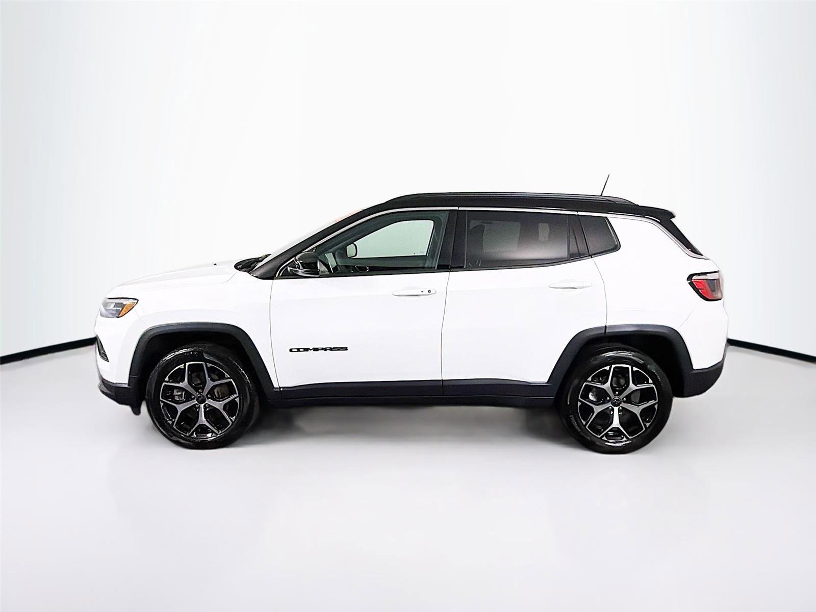 Used 2025 Jeep Compass Limited AWD/4WD image 4