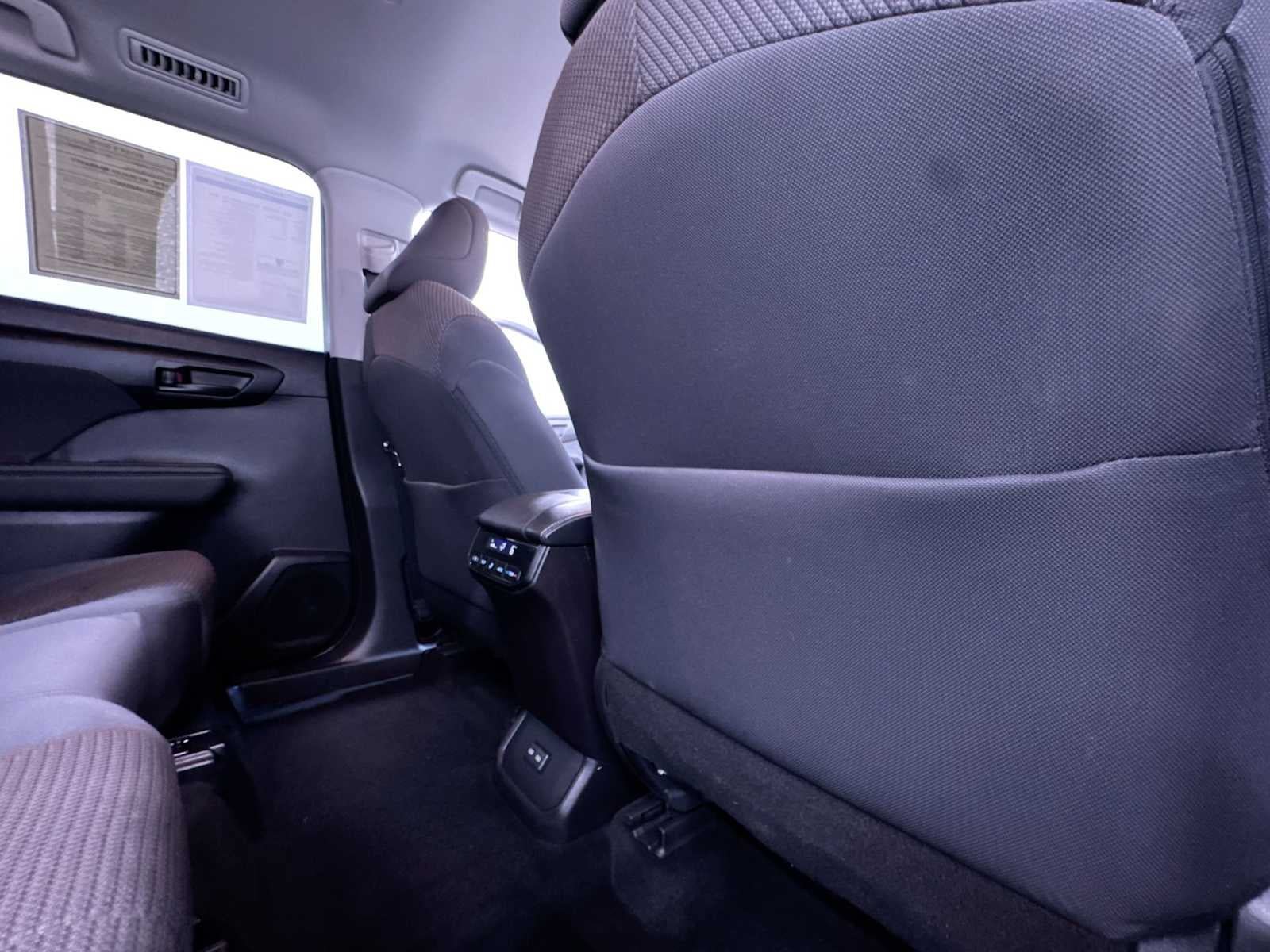 Used 2025 Toyota Highlander LE FWD image 40