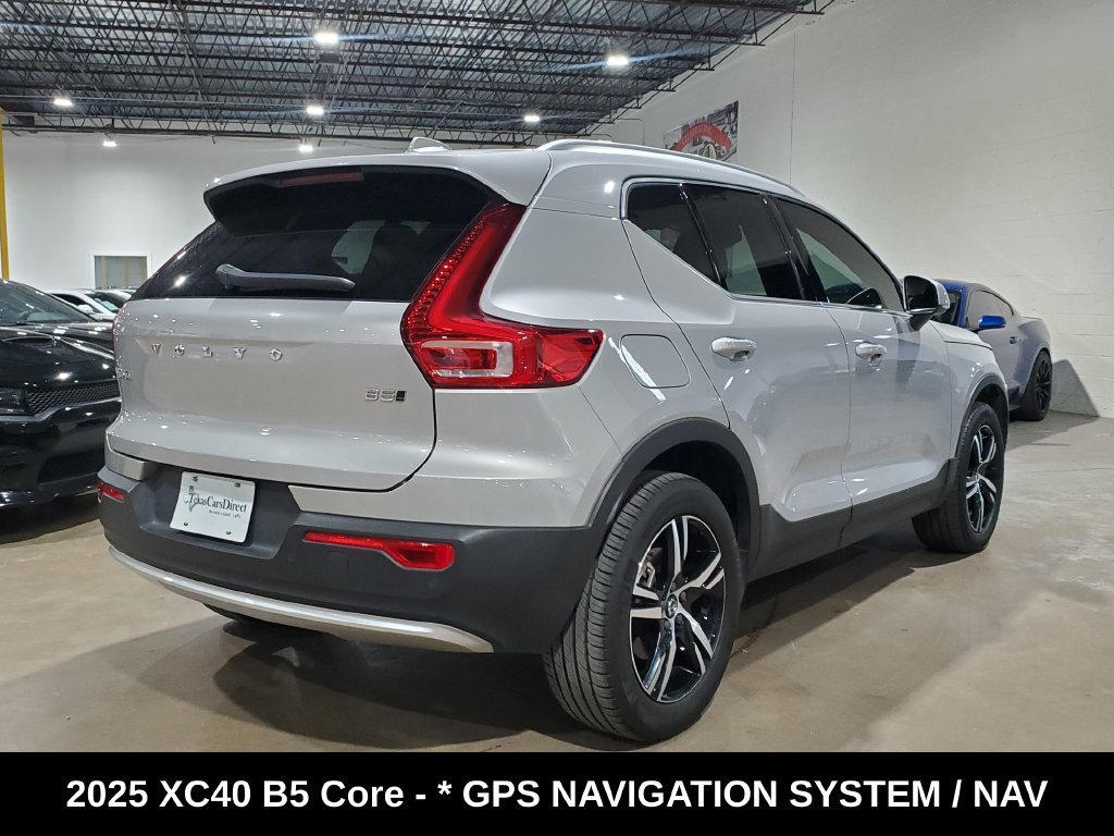 Used 2025 Volvo XC40 B5 Core AWD/4WD image 10